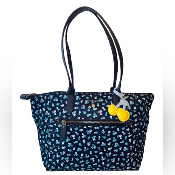 Michael Kors Handbags - Michael Michael Kors Kelsey Top Zip Tote NEWOT with care card & unbranded charm